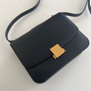 excellent Quince Italian Leather Box Shoulder Bag / black